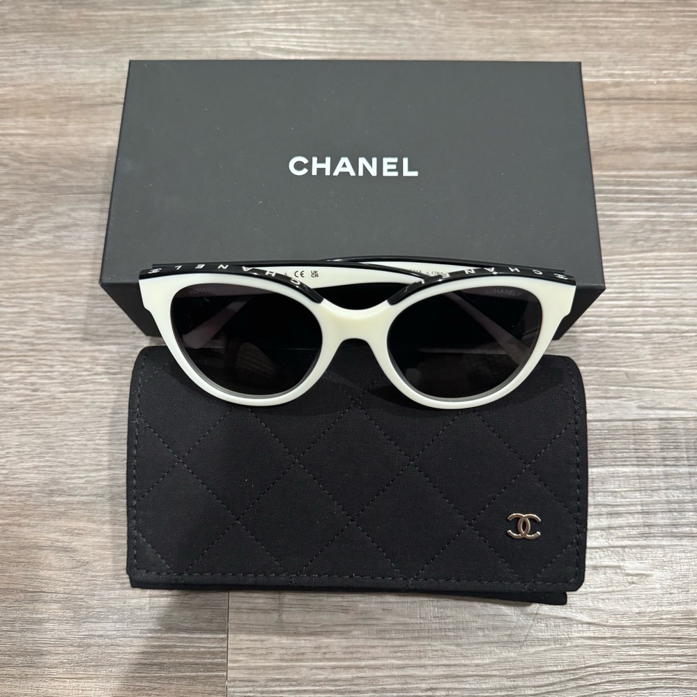 Chanel Butterfly CC Logo White and Black Sunglasses CH5414 - Picture 3 of 16